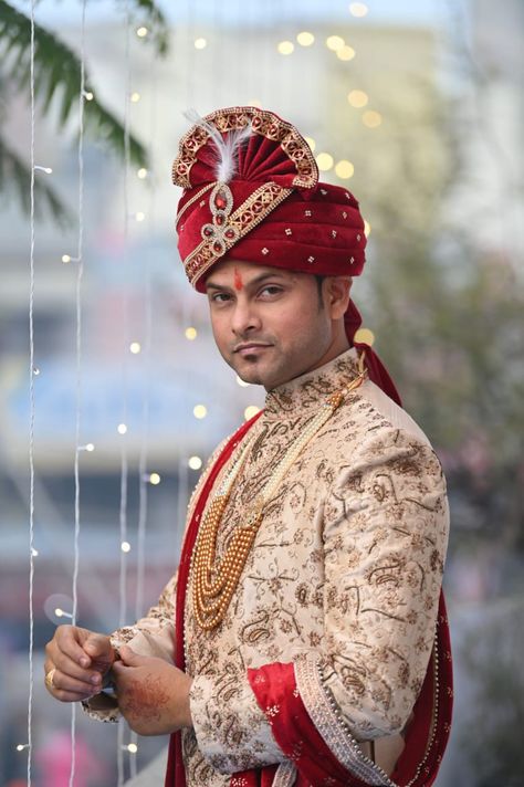 Dulha Wedding Pose, Men Wedding Photoshoot, Dulha Single Pose Kurta, Dulha Single Pose Wedding Photos, Groom Single Poses Indian Wedding, Groom Dress Shoot, Serwani Pose, Wedding Groom Photoshoot, Dulha Singal Pose