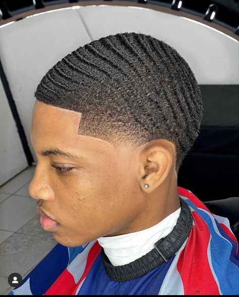 Barber Haircuts Fade, Afro Haircuts, Fade Haircut With Beard, Types Of Fade Haircut, Boys Fade Haircut, Taper Fade Short Hair, Waves Hairstyle Men, Men Fade Haircut Short, Hair Twists Black