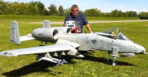 $10,000 RC Plane Looks Absurdly Real C 17 Globemaster, Rc Jet Planes, Wiking Autos, Remote Control Planes, A10 Warthog, C 17 Globemaster Iii, Kombi Pick Up, Radio Controlled Aircraft, Remote Control Boats