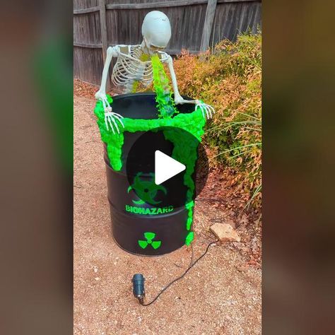 Puking Skeleton Decoration Diy, Skeleton Puking In Barrel, Skeleton Throwing Up In Barrel, Puking Skeleton Decoration, Skeleton Halloween Decorations Yards, Biohazard Halloween Decorations, Holloween Decore Idea Outdoor, Puking Skeleton, Skeleton Decorations Outdoor