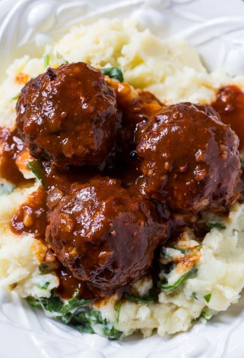 Red Wine Braised Meatballs with Spinach-Gruyere Mashed Potatoes Meatballs And Mashed Potatoes, Braised Meatballs, Wine Gravy, Red Wine Gravy, Red Wine Recipe, Cold Weather Food, Beef Meatballs, Mashed Potato Recipes, Low Fodmap Recipes