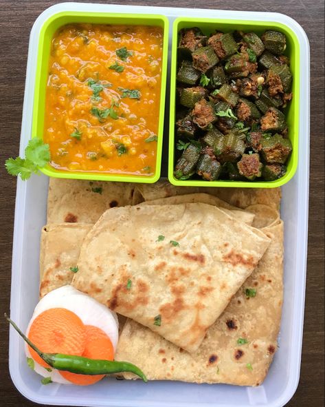 Breakfast Tiffin Ideas, Healthy Tiffin Recipes, Tiffin Ideas, Lunch Thali, Tiffin Lunch, Indian Diet Recipes, Tiffin Recipes, Diet Plate, Delicious Food Image