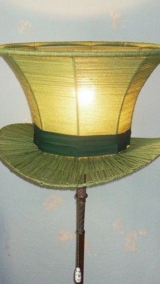 Ordinary lamp shade given an Alice in Wonderland twist - Mad Hatter lamp   Love this!! Alice In Wonderland Bedroom, Alice In Wonderland Room, Deco Disney, Diy Lampe, Disney Rooms, Alice In Wonderland Theme, Disney Decor, Alice In Wonderland Party, Mad Hatter Tea