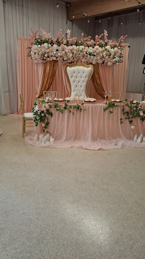 15 Decorations Ideas Tables, Rose Gold Quinceanera Backdrop, Quince Head Table Decorations, Quincenera Tables Set Up, Quinceanera Themes Pink And Gold, Main Quince Table Ideas, Quince Floral Centerpieces, Pink Quinceanera Ideas Decoration, Quince Decorations Pink Butterfly