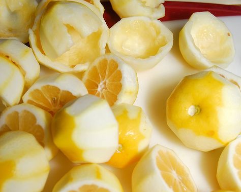 Even with the zest, pulp, and juice gone, the leftover lemon skins can be used to make pectin Lemon Pith Uses, Lemon Pulp Uses, Leftover Lemons, Recipe Using Lemons, Freezing Lemons, Lemon Skin, Canned Juice, In A Pickle, Pickling Spice