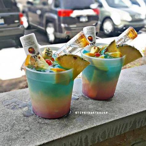 Ciroc Peach, Liliana Hearts, Fruity Alcohol Drinks, Vodka Blue, Malibu Drinks, Peach Vodka, Drinks Recipe, Coctails Recipes, Malibu Rum