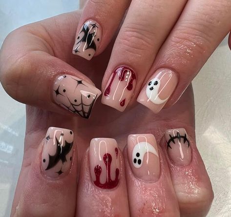 Spooky Short Nail Designs, Horror Nail Art Short, Nail Inspired Halloween, Ghost Short Nails, Holloween Nails Acrylic Short Simple, Short Acrylic Nails Fall Ideas, Very Short Halloween Nails, Halloween Town Nails, Halloween Nail Designs Blood