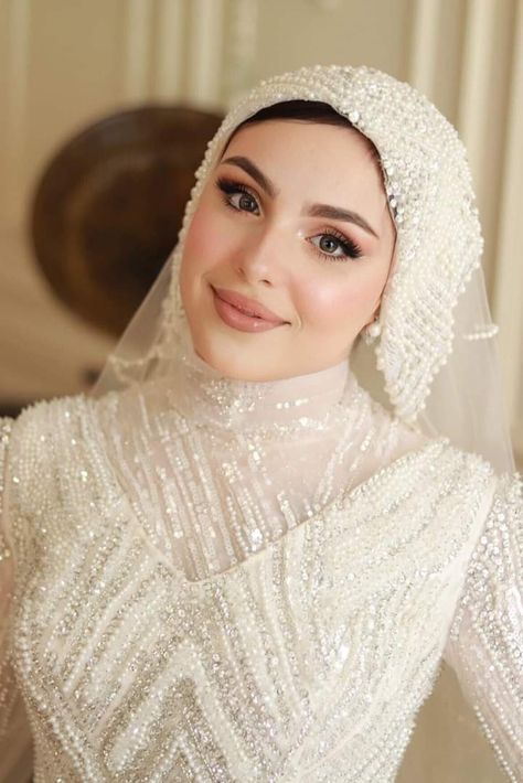 Bride Hijab Style, Simple Engagement Dress, Simple Bridal Makeup, Bridal Hijab Styles, Muslim Wedding Gown, Bride Hijab, Wedding Photography Contract, Unusual Wedding Dresses, Beautiful Bridal Makeup