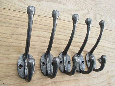 IRONMONGERY WORLD® 5 X CAST IRON VICTORIAN HAT AND COAT HOOK VINTAGE SCHOOL HOUSE HOOK + SCREWS: Amazon.co.uk: DIY & Tools Victorian Curtains, Cast Iron Coat Hooks, Victorian Coat, Cast Iron Hooks, Victorian Hats, Suspension Vintage, Crochet Simple, Rustic Shabby Chic, Antique Iron