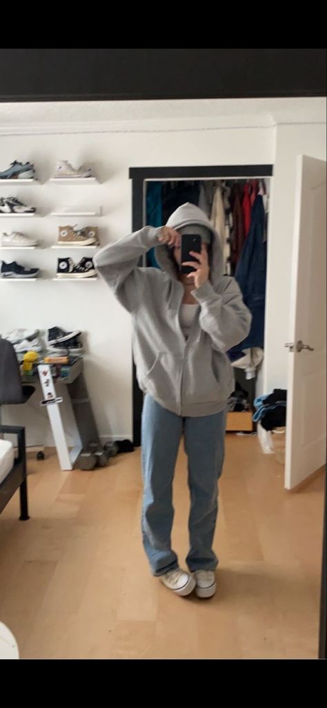 baggy fit outfitideas baggyoutfit beanie hoodie cutefit Baggy Jeans With Sweatshirt, Baggy Pants And Jacket Outfit, Grey Hoodie With Jeans, Sweatshirt Fits Aesthetic, Sweatpants Baggy Shirt, Grey Sweater Jeans Outfit, Outfits With Gray Hoodie, Cute Outfits With Baggy Pants, Over Sized Hoodies Outfits