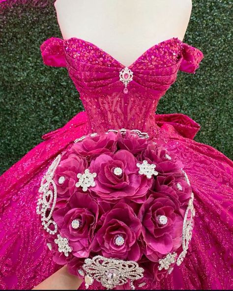 Anastasia Themed Quince, Quince Hot Pink, Hot Pink Quinceanera Theme, Hot Pink Quince Dress, Hot Pink Quince, Enchanted Quince, Quince Pictures, Quinceanera Pink, Pink Sweet 16