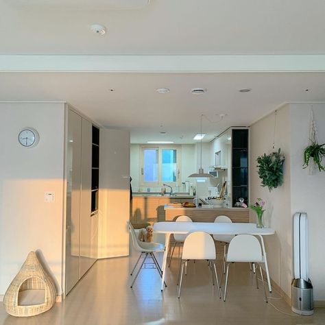 Korean Apartment Interior, Korean Apartment, Aesthetic Apartment, White Dining Room, H Design, 아파트 인테리어, Apartment Aesthetic, Minimalist Room, Aesthetic Rooms