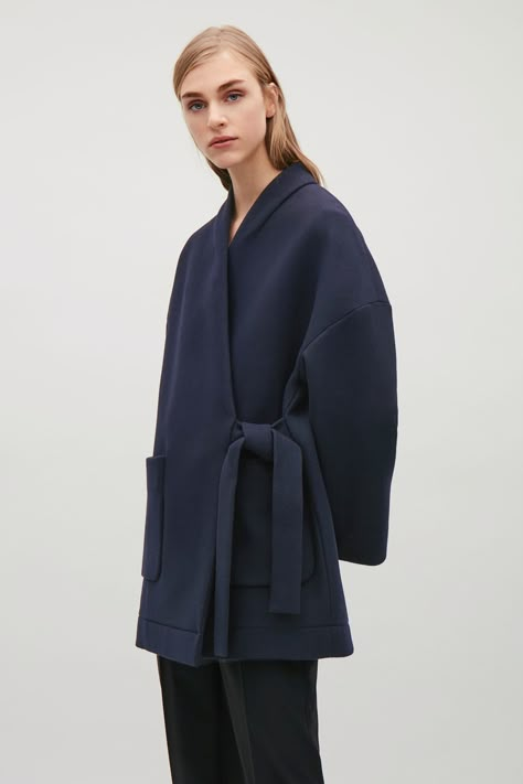 Wool Kimono Jacket, Blue Winter Dress, Kimono Winter, How To Wear Kimono, Wool Kimono, Moda Kimono, Fashion Kimono, Mode Kimono, Kimono Coat