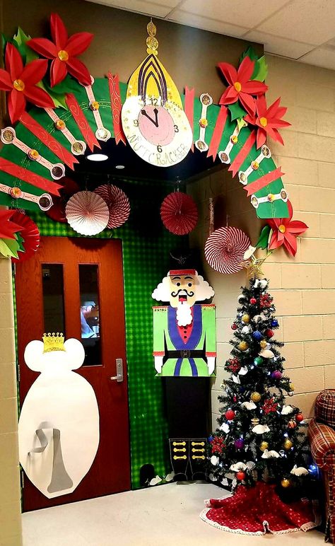 Christmas Classroom Door, Natal, Nutcracker Classroom Door, Mouse King Nutcracker, Christmas Hallway, Winter Wonderland Decorations, School Door Decorations, Christmas Art Projects, Mouse King