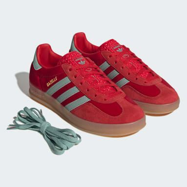 Red Adidas Shoes, Adidas Gazelles, Adidas Originals Gazelle, Bowling Shoes, Adidas Sneakers Women, Adidas Shoes Women, Walking Boots, Shoes Adidas, Red Adidas