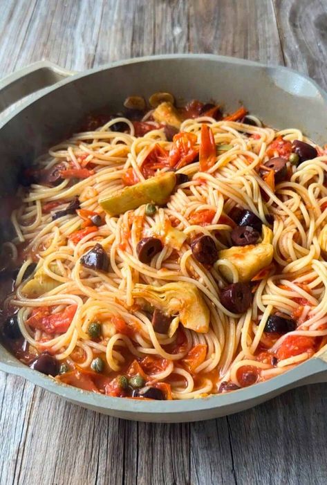 Pasta With Artichokes And Olives, Spaghetti With Olives, Mediterranean Diet Spaghetti, Artichoke Pasta Recipes, Fresh Pasta Sauce Recipes, Mediterranean Pasta Recipes, Pasta With Garlic And Olive Oil, Olive Pasta Recipes, Olive Oil Pasta Sauce