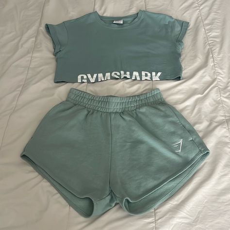 Gymshark Fraction Top And Training Sweat-Shorts. Shorts - Nwt Top Used 1x Color Maya Blue Has Never Been In Dryer. Make Me An Offer. Downsizing My Gymshark Collection. Cute Work Out Outfits Gym, Cool Gym Outfits For Women, Kill Crew Shorts, Sweat Shorts Aesthetic, Y2k Workout Outfit, Gymshark Sets, Gym Clothes Closet, Workout Outfits Plus Size, Gym Girl Outfits