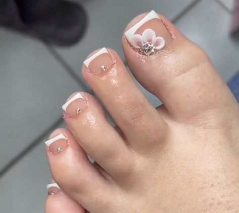 Quince Pedicure, Prom Toes Toenails, French Tip Toes With Flower Design, French Tip Pedicure With Flower, Acrylic Toes With Flowers, Pedicure Ideas Flower, French Tip Toes With Flower, French Tip Toes With Design, Flower Pedicure Designs