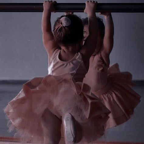 Toddler Girl Ballet, Toddler Ballet, Toddler Sports, Toddler Dance, Dance Aesthetic, Ballet Aesthetic, Baby Ballet, Baby Ballerina, Ballet Kids