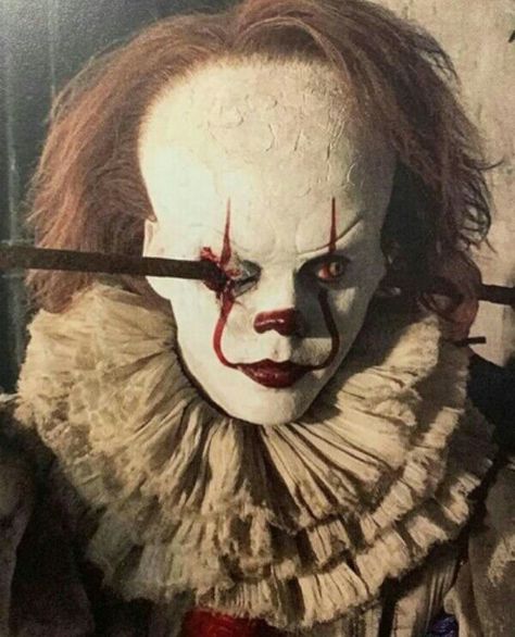 Pennywise Aesthetic, Bill Skarsgard Pennywise, It Chapter Two, It Book, Pennywise The Clown, Pennywise The Dancing Clown, Scary Movie Characters, Bill Skarsgard, Horror Lovers