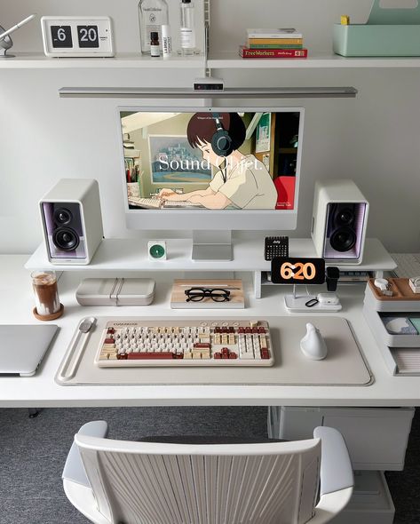 Computer Setup Ideas, Cozy Setup, Cozy Desk, Study Desk Decor, Computer Desk Setup, Home Studio Setup, Desktop Setup, Cozy Home Office, Desk Inspo