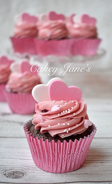 Valentines Day Cupcake Ideas, Valentine Cupcakes Ideas, Muffin Valentine, Vday Cupcakes, Valentine Cupcake Ideas, Valentines Cupcakes Decoration, Mini Valentine Cakes, February Vibes, Cupcakes San Valentin