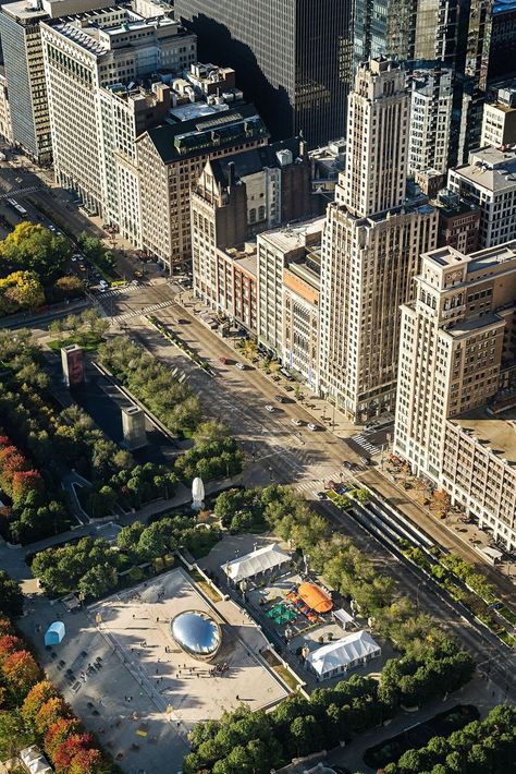 Millennium Park is a public park located in the Chicago Loop, a community area of the city in Illinois, operated by the Chicago Department of Cultural Affairs and managed by MB Real Estate. Millennium Park Chicago, Usa Chicago, Chicago Aesthetic, Chicago Pictures, Millennium Park, Chicago History, Chicago Usa, City Lifestyle, Chicago Travel