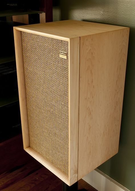 Electro Voice E-V Fours Wood Speakers, Wooden Speakers, Speaker Projects, Vintage Speakers, Speaker Box Design, Custom Computer, Audio Room, Diy Speakers, Audio Design