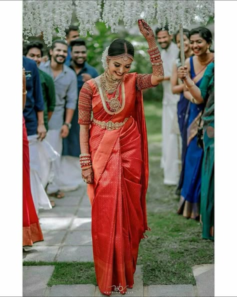 South Indian Bride Tamil Wedding Sarees, Red Bridal Saree Kerala, Red South Indian Wedding Saree, Red Wedding Saree South Indian, Tamil Bride Traditional Saree, Tamil Bride Traditional, Tamil Bridal Saree, Tamil Wedding Bride, Red Bridal Saree South Indian