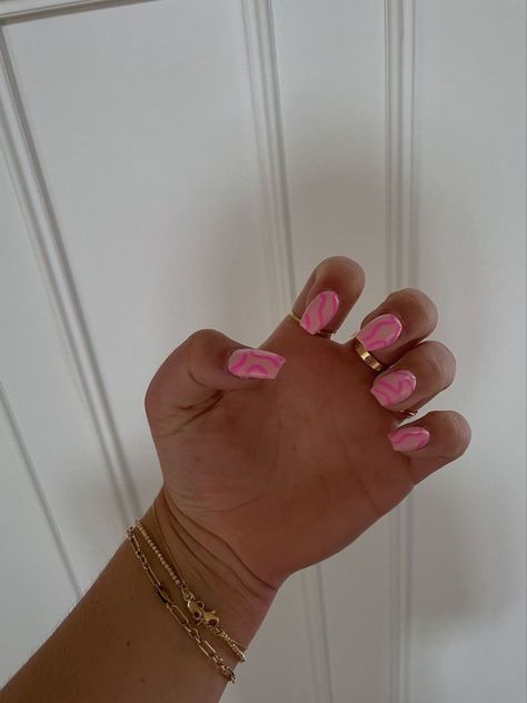 Swirly Pink Nails, Swirly Nail Designs Short, Pink Wavy Nails, Swirly Acrylic Nails, Pink Swirly Nails, Lunar Nails, Pink Swirl Nails, Wavy Nails, Swirly Nails