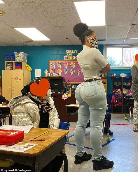 This Pennsauken, New Jersey teacher has weathered brutal online criticism for taking photos of herself in tight outfits in the classroom 90s Workout Clothes, Black Teachers, Black Leggings Outfit, Booties Outfit, Jersey Outfit, Teacher Outfit, Thrift Fashion, Tights Outfit, Look At You