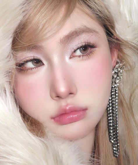 Im Cold Makeup, Cold Makeup Look, Douyin Beauty, Cold Makeup, Makeup Chinese, Cold Girl, Chinese Makeup, Subtle Makeup, Green Makeup