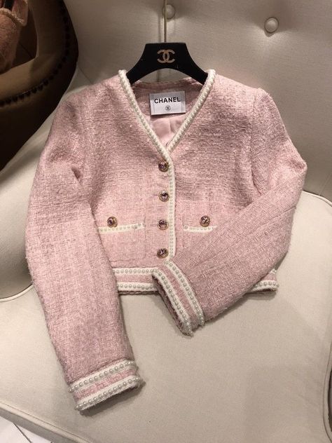 Chanel Tweed Outfit, Chanel Coats, Pink Korean, Tweed Fashion, Chanel Tweed Jacket, Tweed Outfit, Chanel Top, Fashion Fails, Chanel Outfit