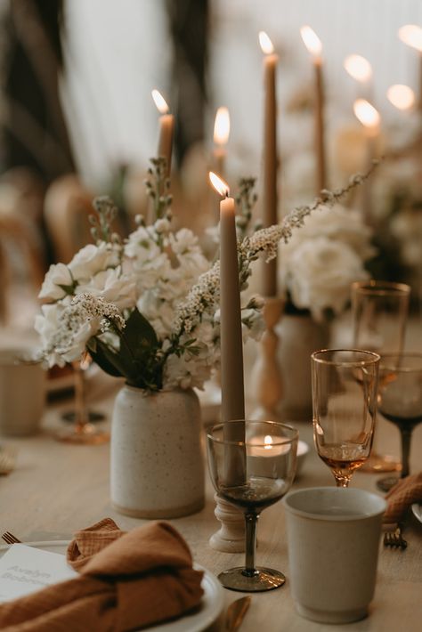 Neutral Tone Party Decor, Simple Neutral Wedding Table Decor, Earth Tone Tablescape, Earth Tone Wedding Table Decor, Boho Garden Party Wedding, Understated Wedding Decor, Beige Candles Wedding, Neutral Earthy Wedding, Earthy Bridal Shower Decor