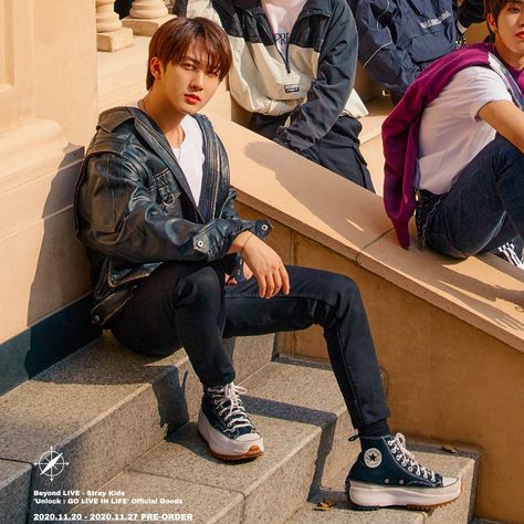 hourly changbin ♛ on Twitter: "Changbin in leather I think we can all agree… " Hyunjin Converse, Converse Run Star Hike Kpop, Straykids Converse, Converse Run Star Hike Outfit Men, Kpop Converse, Stray Kids Converse, Star Hike Converse Outfit, Skz Converse, Converse Hike