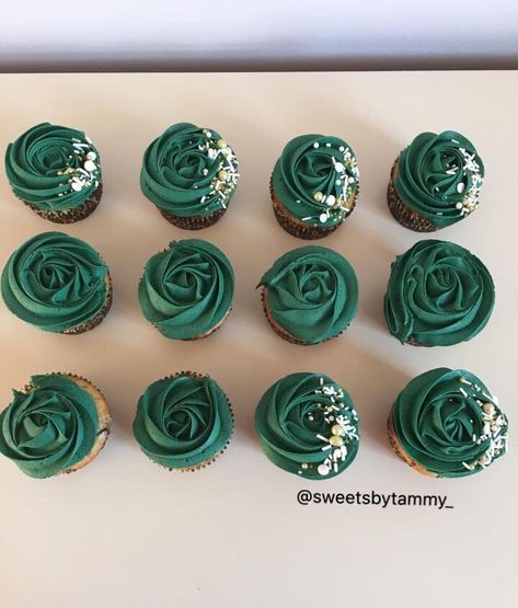 Forest Green Cupcakes Ideas, Green Theme Bday Party, Hunter Green Cupcakes, Emerald Wedding Cupcakes, Emerald Green Graduation Cake, Green Wedding Cupcakes Ideas, Forest Green Wedding Cupcakes, Emerald Green And Gold Wedding Cake And Cupcakes, Dark Green Wedding Cupcakes