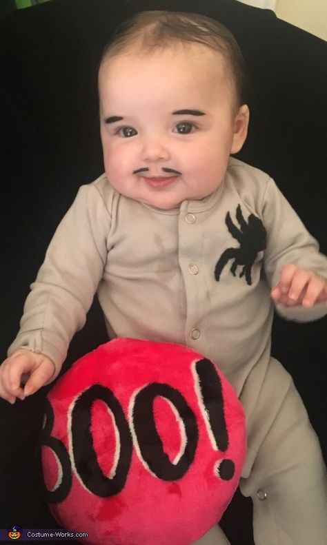 Addams Family Baby, Pubert Addams, Adams Family Costume, Addams Family Halloween Costumes, Adams Family Halloween, Newborn Halloween Costumes, Addams Family Costumes, Baby Halloween Outfits