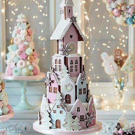 Wow.. this gingerbread winter village is truly magical. If only I could master this Jul Kaka, Wedding Magical, Winter Torte, Gingerbread House Ideas, Peggy Porschen Cakes, Peggy Porschen, Cookie Decorations, Gingerbread Village, Magical Winter