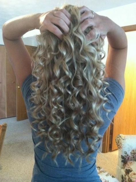 ดูแลัวน่ารัก (♥ω♥*)(♥ω♥*) Loose Spiral Perm, Body Wave Perm, Spiral Perm, Short Permed Hair, Spiral Curls, Curling Wand, Permed Hairstyles, Long Curly Hair, Long Curly