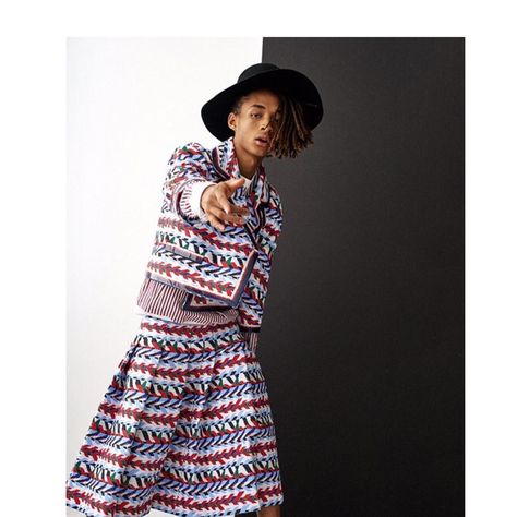 Jaden Smith for Teen Vogue in a full women's tweed Chanel suit further pushing boundaries to make fashion gender neutral. (Vogue Korea, 2016) Jaden Smith Dress, Men Wearing Skirts, Gender Fluid Fashion, Jaden Smith, Colorful Dress, Vogue Korea, Teen Vogue, Kilt, Will Smith