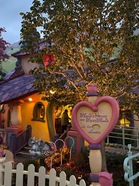 toontown, disneyland Minnie Mouse House Disneyland, Disneyland Main Street Aesthetic, Pastel Disney Aesthetic, Disneyland Architecture, Disneyland February, Disneyland Aesthetic California, Disneyland Nostalgia, Toontown Disneyland, Disneyland Toontown