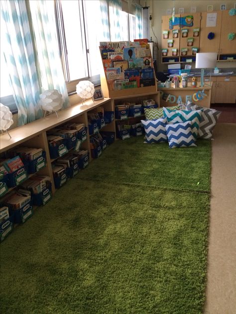 Classroom decor! I would love this in my future classroom! Rugs In Classroom, Carpet Area In Classroom, Simple Reading Corner Classroom, Rugs For Classroom, Classroom Decor Green, Classroom Rug Ideas, Nature Classroom Theme, Natural Classroom Decor, Green Classroom Decor