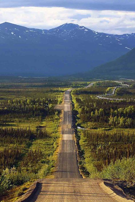 The Dalton Highway (Alaska Route 11), one of the most isolated roads in the United States. There are only three towns along the route: Coldfoot, Wiseman, and Deadhorse. Dalton Highway Alaska, Oil Field Worker, Alaska Life, Traveling Usa, Alaska Highway, Commercial Fishing, The Outpost, Water Color Pencil, Alaska Travel