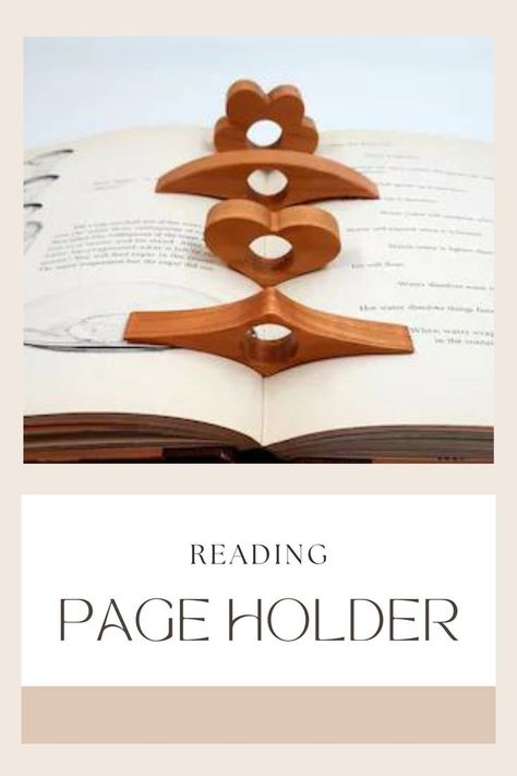 Picture Gifts Diy, Book Page Holder, Page Holder, Gifts For Book Lovers, Reading Accessories, Wood Art Projects, Woodworking Books, Clay Diy Projects, Clay Crafts Air Dry