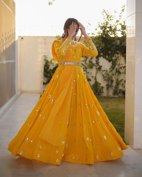 भारतीय दुल्हन संबंधी, Mayon Dresses, डिजाइनर कपड़े, मेहंदी डिजाइन, Function Dresses, Pakistani Wedding Outfits, Long Dress Design, Pakistani Dresses Casual, Pakistani Fashion Party Wear