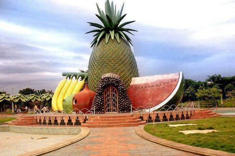 Amazing fruit shaped building Fruit House, Crazy Home, Crazy Houses, Unusual Buildings, Unusual Homes, Interesting Buildings, Amazing Buildings, Unique Buildings, Unique Houses