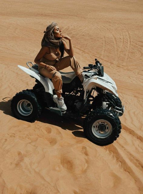 Desert Photoshoot Outfit, Influencer Goals, Dessert Outfit, Dubai Dessert, Safari Outfit Women, Dessert Safari, Desert Outfit, Trip To Dubai, Safari Outfit