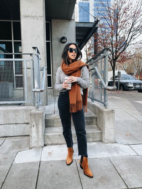 Ankle Jeans Outfit, Outfit Ideas With Boots, Straight Jeans Outfit, Crystalin Marie, Western Boots Outfit, Casual Oufits, Straight Leg Jeans Outfits, Fall Basics, Fall Boots Outfit