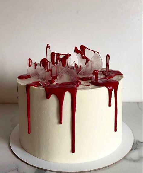 Gothic Birthday Cakes, Horror Cake, Scary Cakes, Gothic Cake, Bolo Vintage, Spooky Cake, Halloween Cake Decorating, Birthday Cake Decorating Ideas, Vintage Birthday Cakes