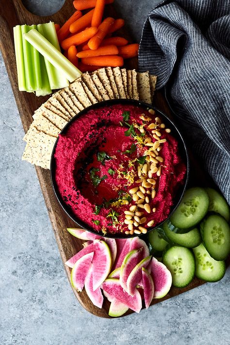 Roasted Beet Cauliflower Hummus {Paleo-friendly} - Tasty Yummies Paleo Hummus, Roasted Beetroot, Cauliflower Hummus, Cauliflowers, Beet Hummus, Roasted Beets, Paleo Snacks, Diet Vegetarian, Tortellini